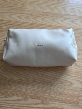 LUXE + WILLOW Cream Cosmetic Pouch